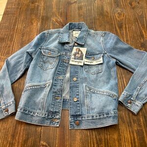 WOMEN’S WRANGLER JEAN JACKET, NEW WITH TAGS, SIZE XS